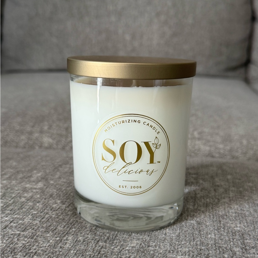 Delicious Soy Candle with Gold Lid